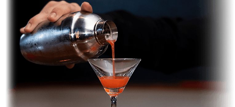 BAR Backs | 200種類以上のアルコールを取り揃えております