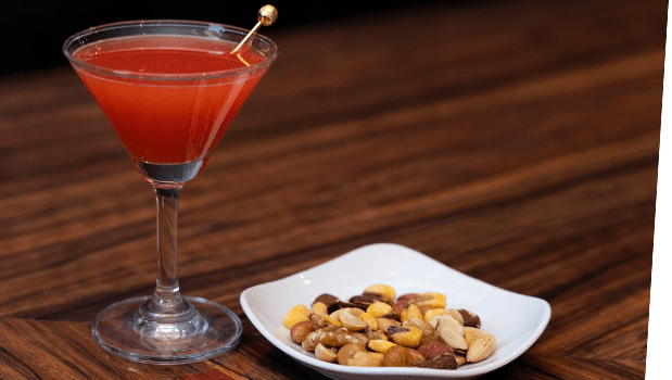 BAR Backs | 200種類以上のアルコールを取り揃えております