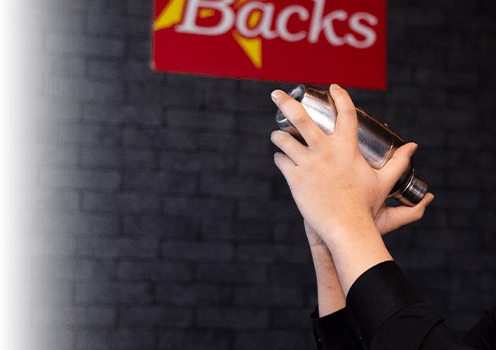 BAR Backs | 200種類以上のアルコールを取り揃えております