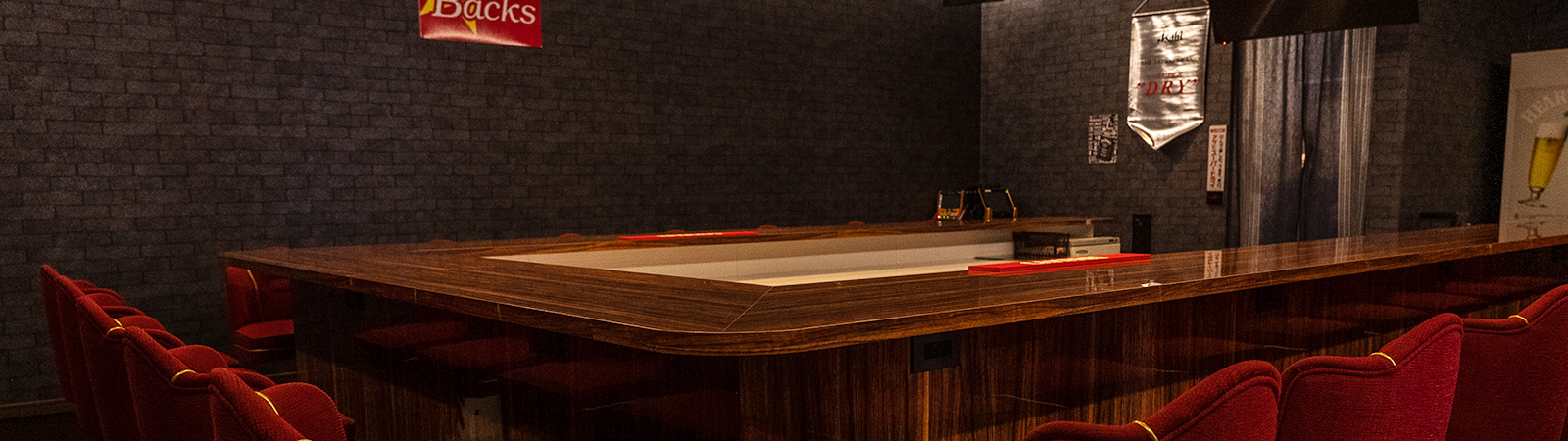 BAR Backs | 当社では社員の可能性を引き出し飲食店の職場環境向上にも力をいれております。